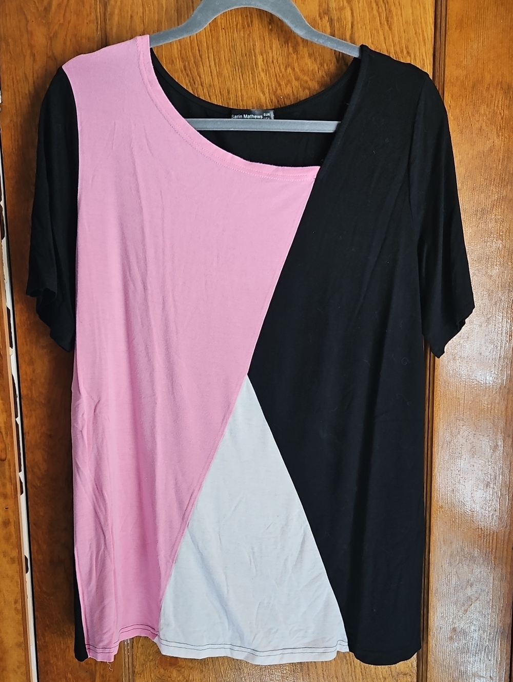Sarin Mathews - Colorblock Scoop Neck Women’s Top - Pink, Black & White